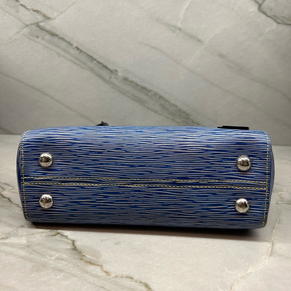 SOLD!!! Authentic Louis Vuitton Cluny BB in Denim Epi Leather - Picture 11 of 16